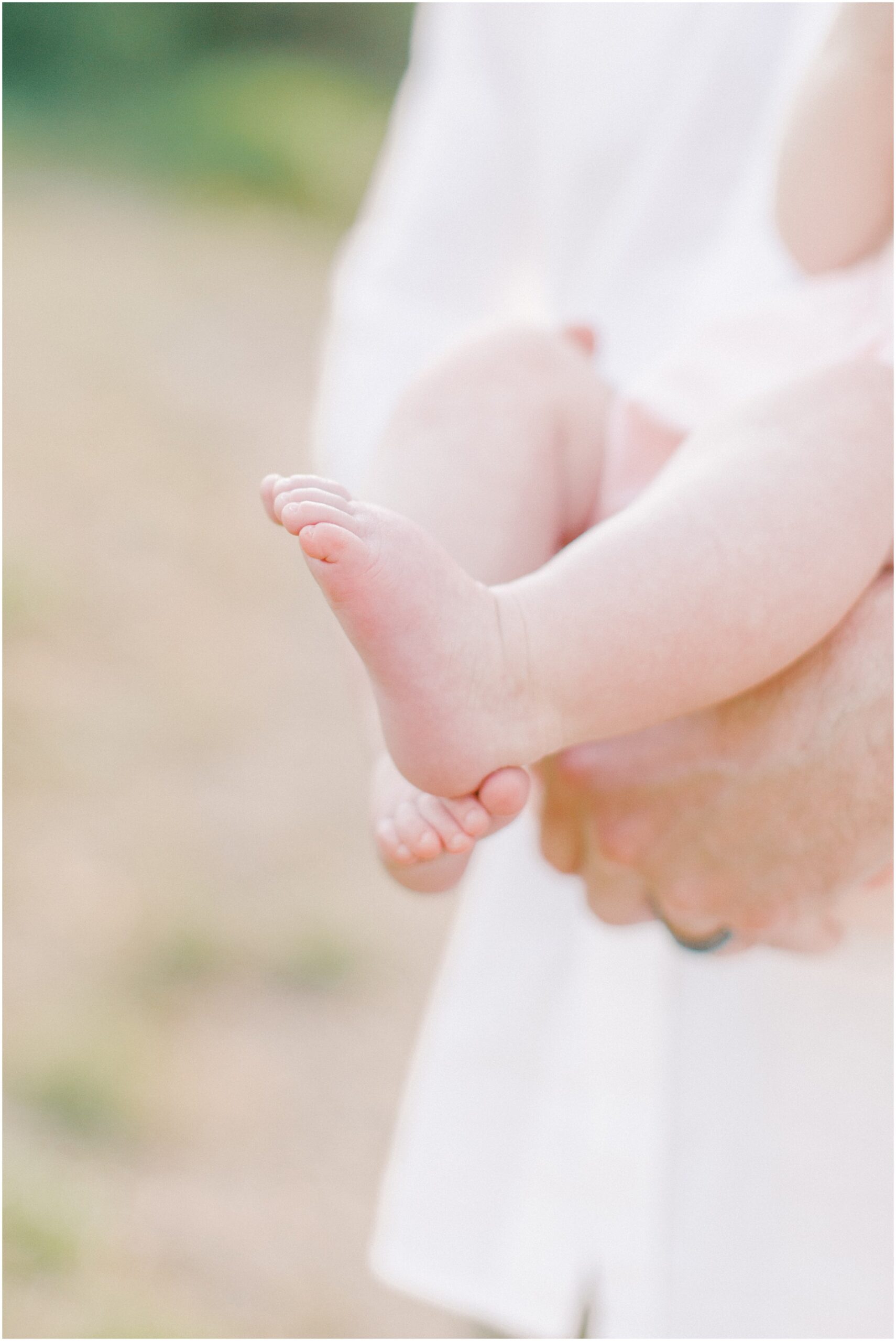 Details of baby girls little feet and toes