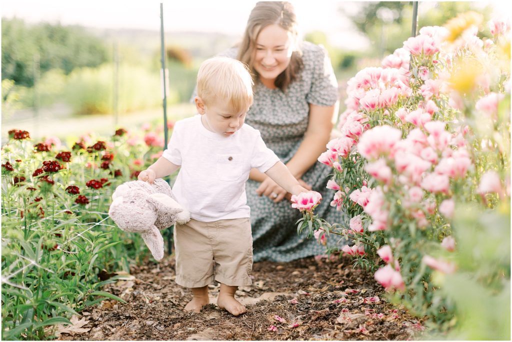 Mother and toddler at Flower Garden Mini Sessions