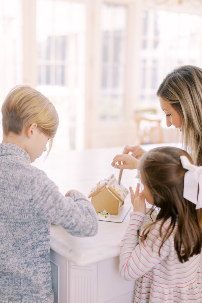 Christmas Gingerbread Decorating at Christmas Lifestyle session